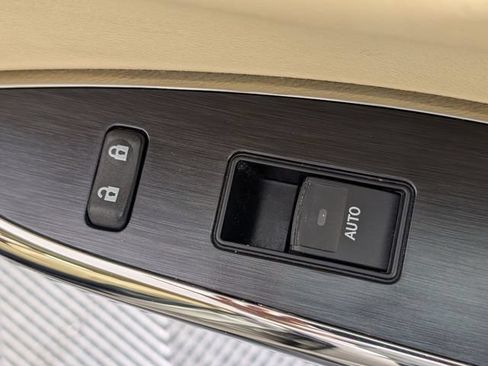 Used 2013 Toyota Avalon XLE Premium FWD image 29