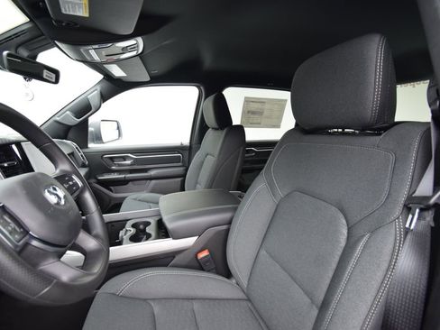 New 2026 RAM 1500 4x4 Crew Cab image 32