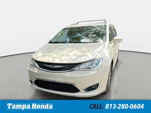 Used 2020 Chrysler Pacifica Touring-L Plus FWD image 1