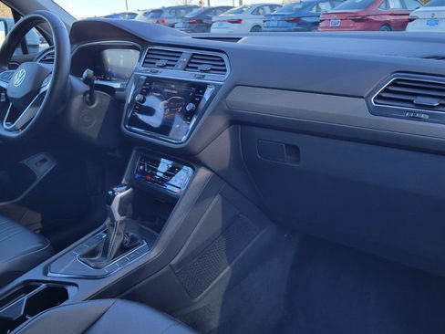 Certified 2024 Volkswagen Tiguan SE image 36