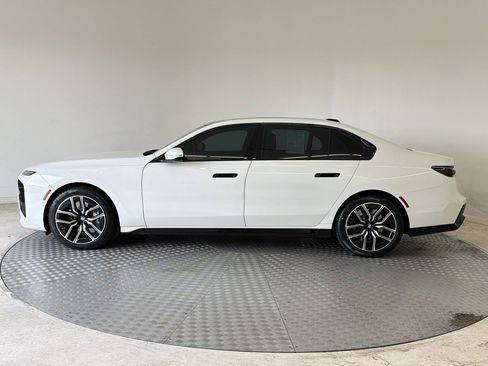Certified 2024 BMW 760i xDrive AWD/4WD image 2