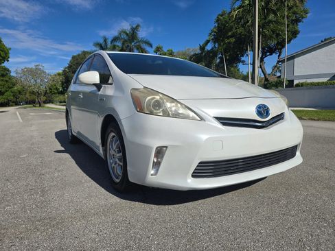 Used 2013 Toyota Prius V Three FWD image 3