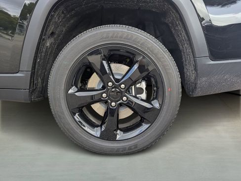 New 2025 Jeep Grand Cherokee L Altitude image 6