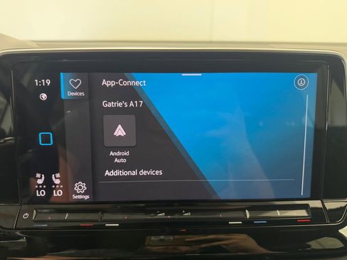 Used 2025 Volkswagen Atlas Cross Sport SE AWD/4WD image 30