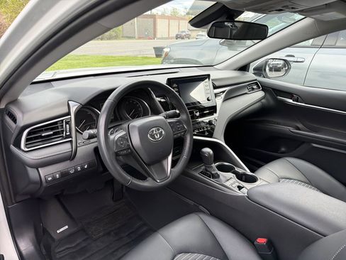 Used 2023 Toyota Camry SE w/ Cold Weather Package FWD image 9