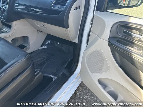 Used 2017 Dodge Grand Caravan SXT image 9