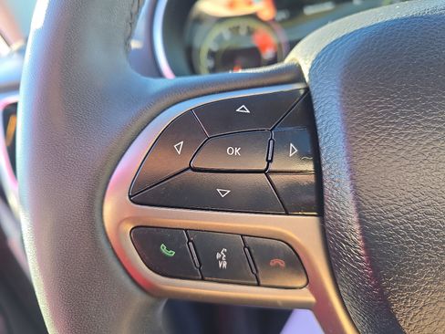 Used 2022 Jeep Cherokee Limited image 17