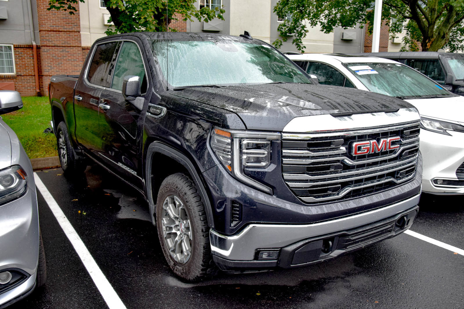 Used 2025 GMC Sierra 1500 SLT AWD/4WD image 14