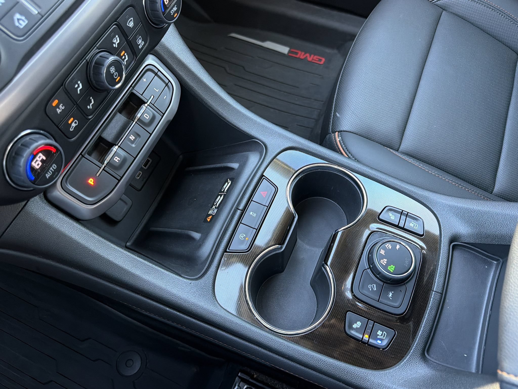 Used 2023 GMC Acadia AT4 w/ Technology Package AWD/4WD image 8