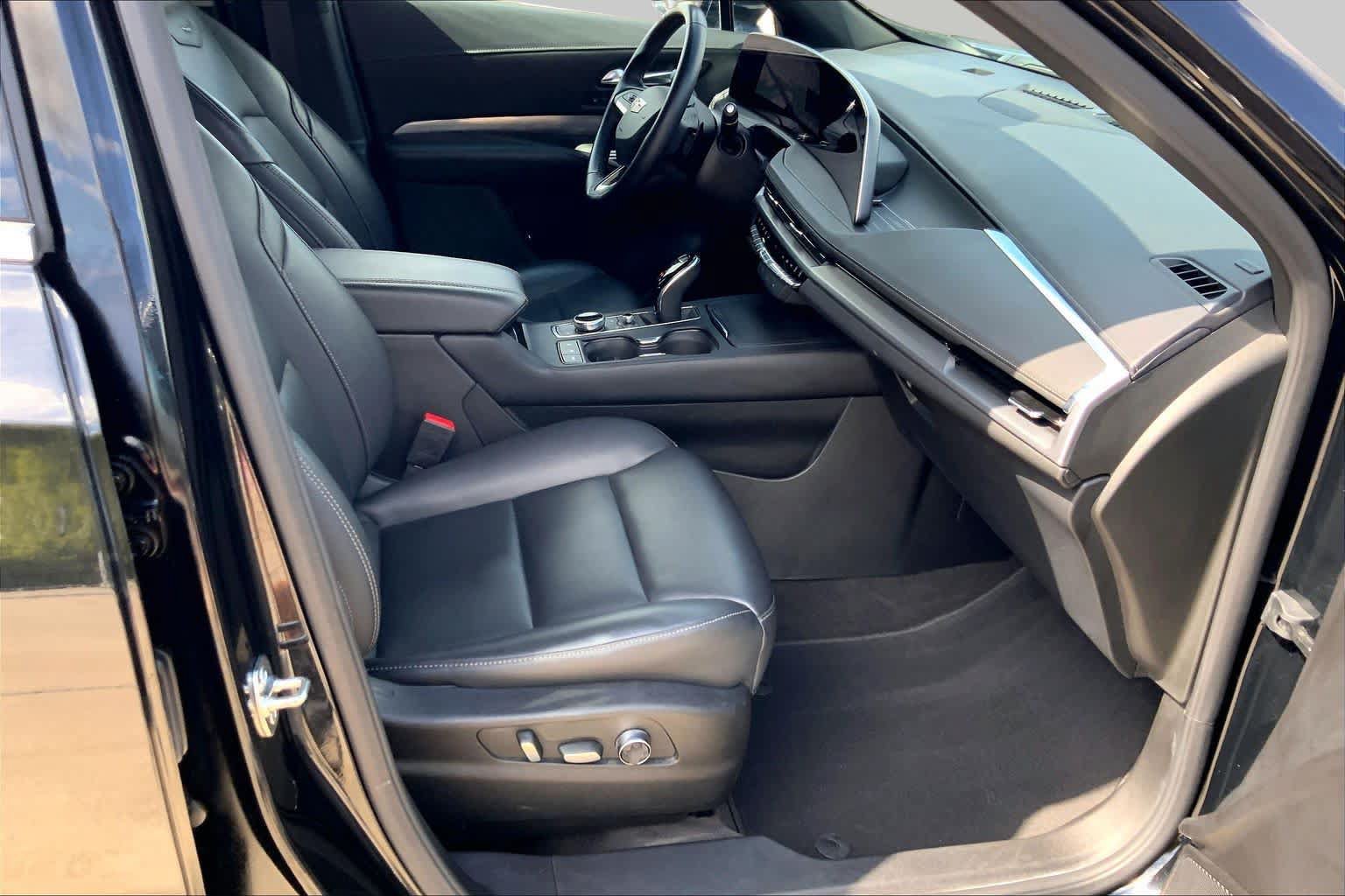 Used 2025 Cadillac XT4 Premium Luxury AWD/4WD image 9
