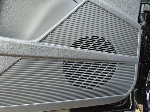 New 2025 Volkswagen Taos SE image 11