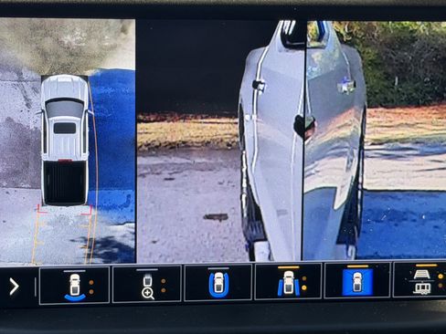 Used 2021 Chevrolet Silverado 1500 LTZ w/ LTZ Premium Package image 17