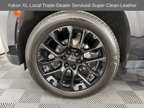 Used 2022 GMC Yukon XL SLT w/ SLT Luxury Package image 9
