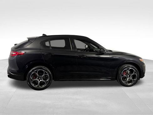 Used 2023 Alfa Romeo Stelvio Veloce AWD/4WD image 5