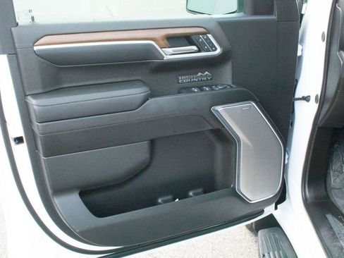 Certified 2025 Chevrolet Silverado 1500 High Country w/ Technology Package image 18