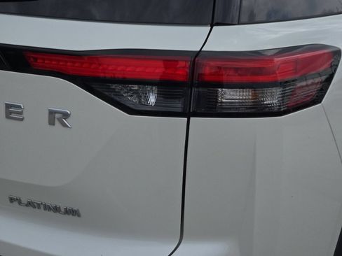Used 2023 Nissan Pathfinder Platinum FWD image 26