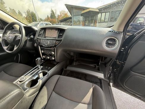 Used 2020 Nissan Pathfinder SV image 32