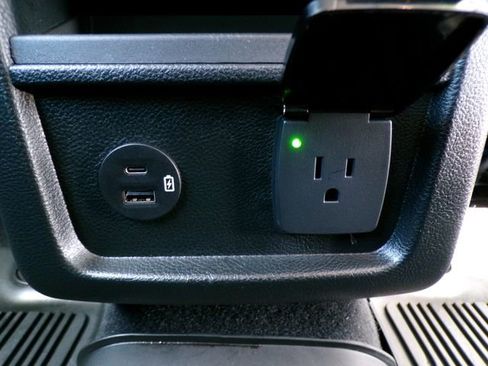 Used 2022 Ford Edge Titanium w/ Class II Trailer Tow Package image 13