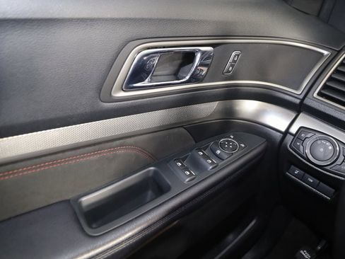 Used 2018 Ford Explorer XLT w/ Equipment Group 202A image 28