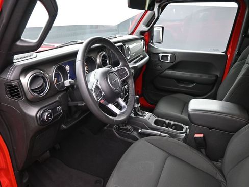 Used 2023 Jeep Gladiator Overland image 18