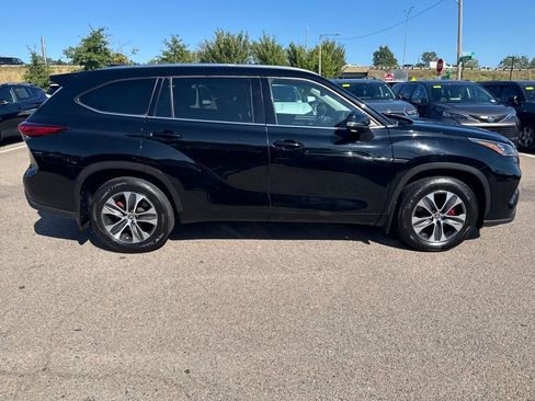 Used 2020 Toyota Highlander XLE image 15
