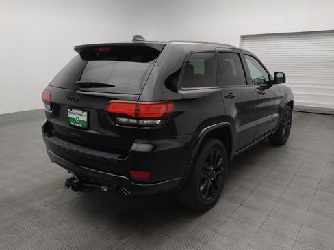 Used 2018 Jeep Grand Cherokee Altitude RWD image 9