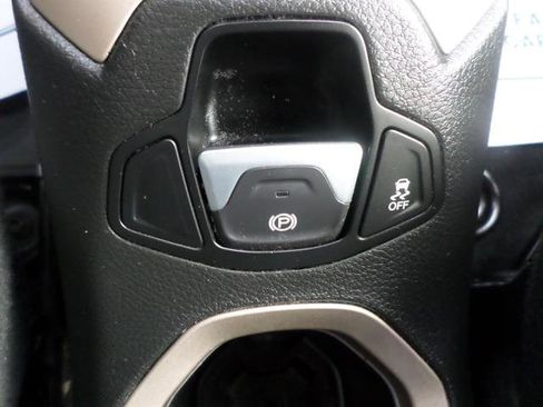 Used 2015 Jeep Renegade Limited w/ Advanced Technology Group image 14