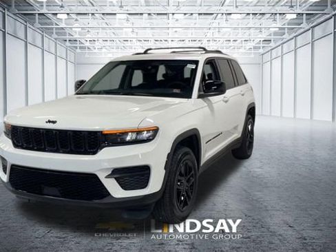 Used 2024 Jeep Grand Cherokee Laredo X AWD/4WD image 5