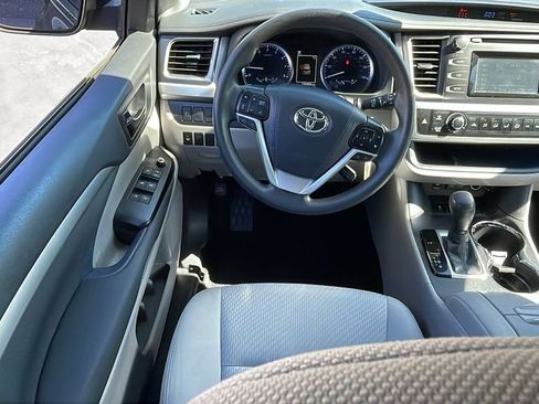 Used 2019 Toyota Highlander LE image 13