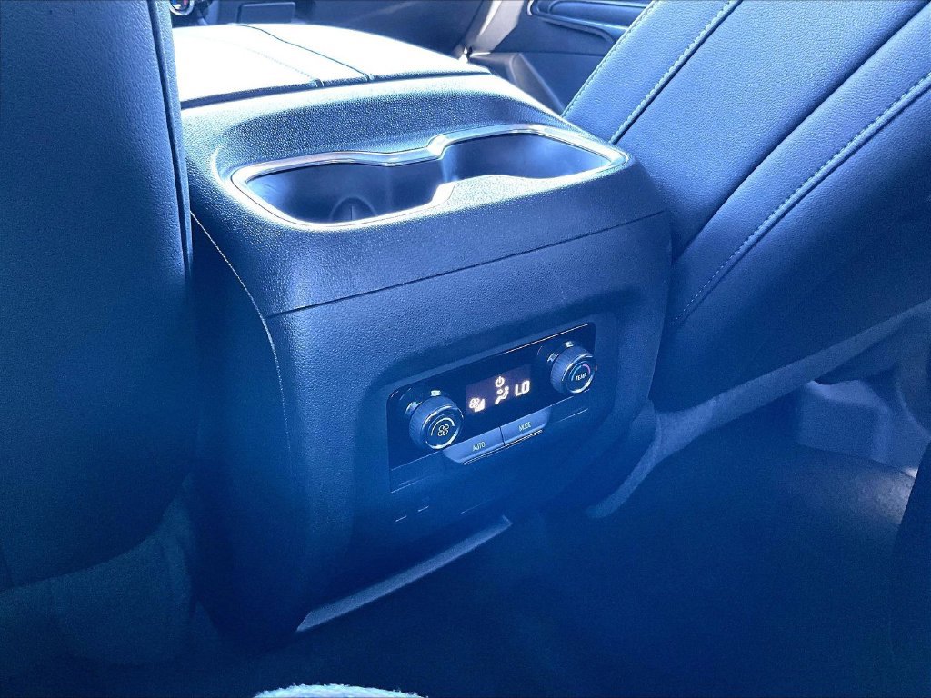 Used 2025 Chevrolet Traverse LT AWD/4WD image 12