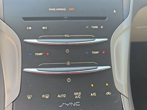 Used 2016 Lincoln MKZ w/ Equipment Group 200A Select FWD image 21