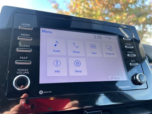 Used 2024 Toyota Camry SE image 19