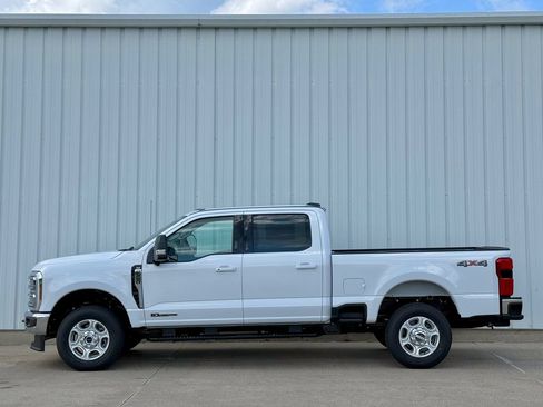 New 2026 Ford F250 XLT w/ XLT Premium Package AWD/4WD image 3