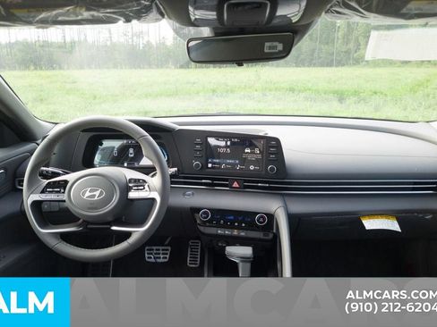 Certified 2025 Hyundai Elantra Sport FWD image 18