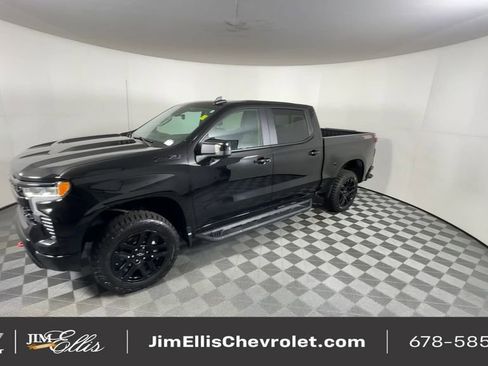 Used 2023 Chevrolet Silverado 1500 LT Trail Boss w/ LT Trail Boss Premium Package image 3