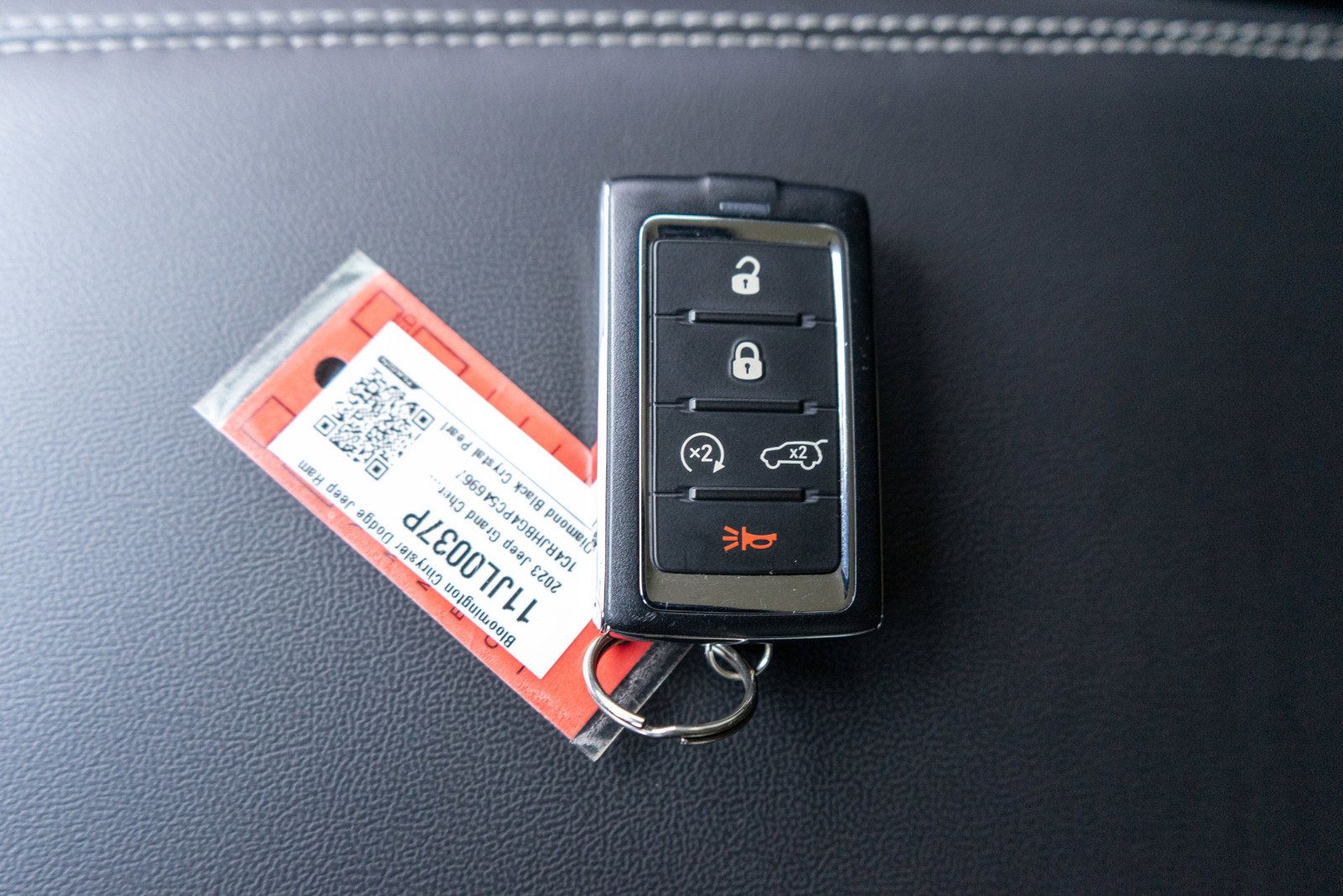 Used 2023 Jeep Grand Cherokee Limited w/ Black Appearance Package AWD/4WD image 31