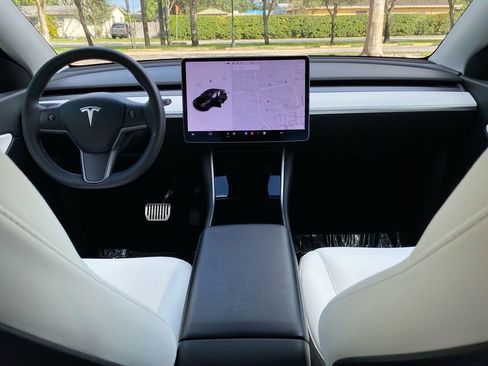 Used 2021 Tesla Model Y Long Range image 22