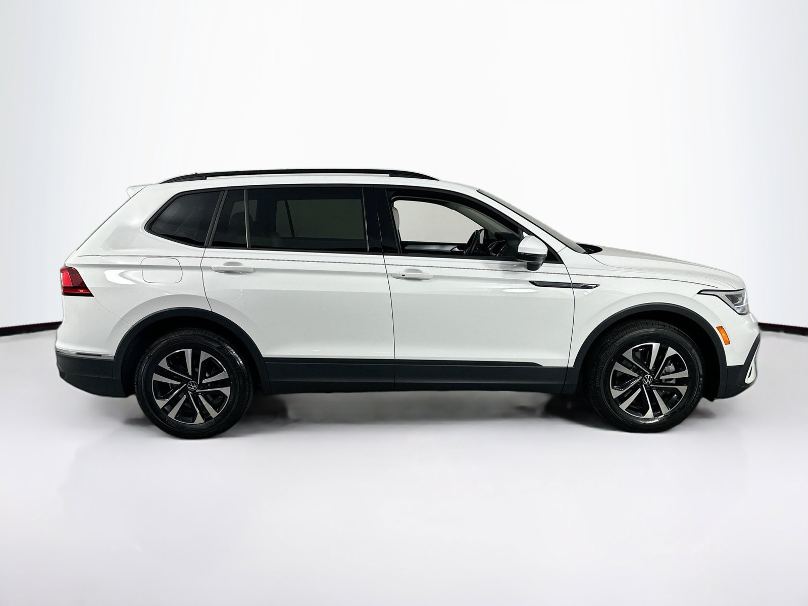 Used 2023 Volkswagen Tiguan S FWD image 4