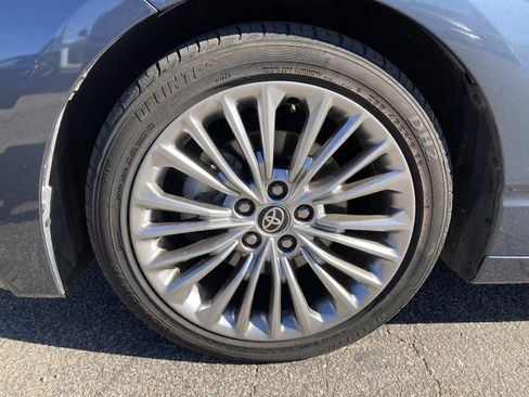 Used 2022 Toyota Avalon Limited image 43