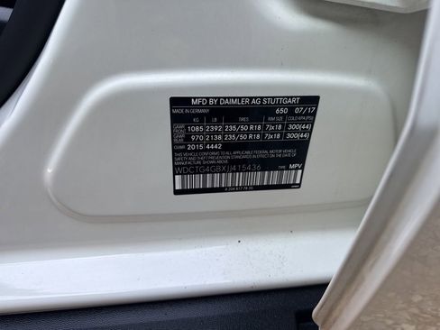 Used 2018 Mercedes-Benz GLA 250 4MATIC image 32