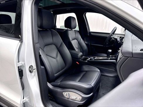 Used 2026 Porsche Macan AWD/4WD image 28