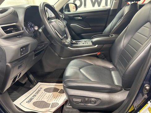 Used 2024 Toyota Highlander AWD image 25