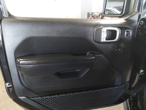 Used 2022 Jeep Gladiator Rubicon w/ Cold Weather Group AWD/4WD image 29