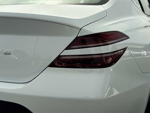 Used 2025 Genesis G70 2.5T image 6