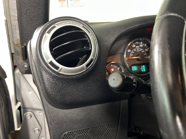 Used 2015 Jeep Wrangler Unlimited Sahara w/ Connectivity Group AWD/4WD image 19