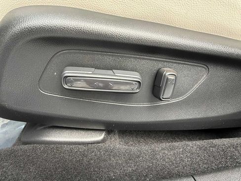 Used 2024 Honda HR-V EX-L image 16