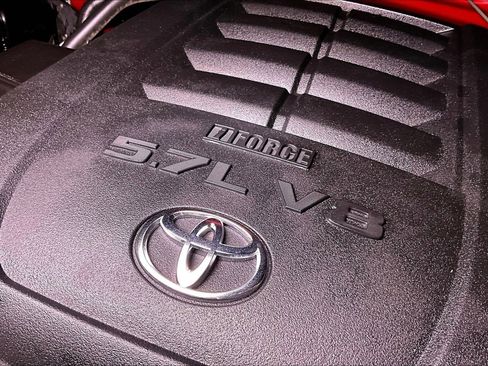 Used 2017 Toyota Tundra SR5 w/ SR5 Upgrade Package image 32