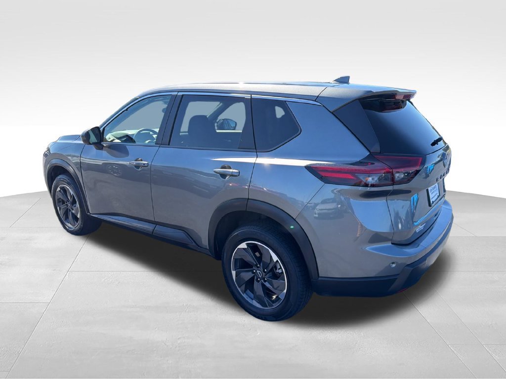 Used 2024 Nissan Rogue SV FWD image 3