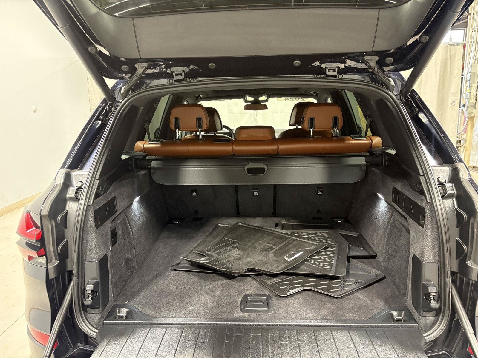 Used 2024 BMW X5 xDrive40i w/ M Sport Package AWD/4WD image 12