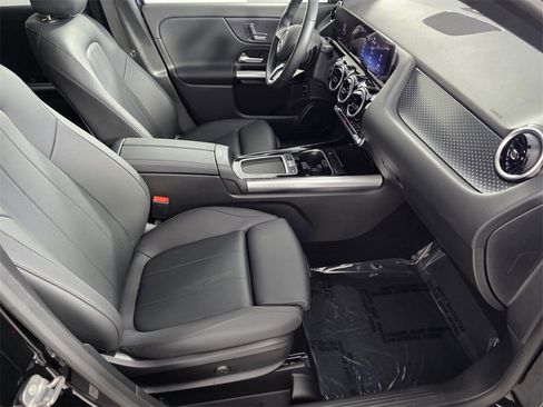 Certified 2025 Mercedes-Benz GLA 250 image 28